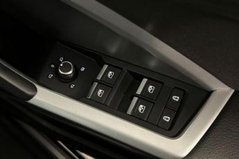 AUDI Q3 2.0 TDI 35 Sport SUV 5dr Diesel S Tronic Euro 6 (s/s) (150 ps) R