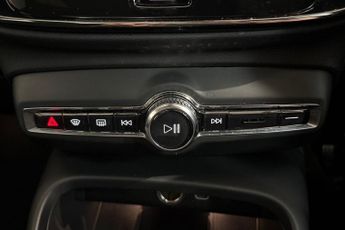 VOLVO XC40 Recharge 69kWh Ultimate SUV 5dr Electric Auto (231 ps) Panoramic