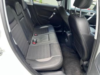 PEUGEOT 2008 1.6 e-HDi Allure SUV 5dr Diesel EGC Euro 5 (s/s) (92 ps)