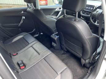 PEUGEOT 2008 1.6 e-HDi Allure SUV 5dr Diesel EGC Euro 5 (s/s) (92 ps)