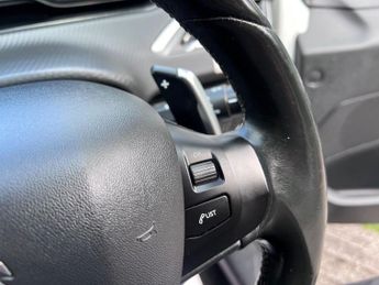 PEUGEOT 2008 1.6 e-HDi Allure SUV 5dr Diesel EGC Euro 5 (s/s) (92 ps)