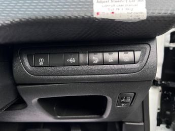 PEUGEOT 2008 1.6 e-HDi Allure SUV 5dr Diesel EGC Euro 5 (s/s) (92 ps)
