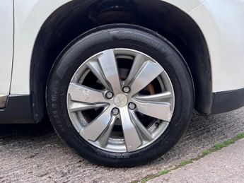 PEUGEOT 2008 1.6 e-HDi Allure SUV 5dr Diesel EGC Euro 5 (s/s) (92 ps)