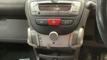 TOYOTA AYGO 1.0 VVT-i Platinum Hatchback 5dr Petrol Manual Euro 4 (67 bhp)