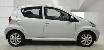 TOYOTA AYGO 1.0 VVT-i Platinum Hatchback 5dr Petrol Manual Euro 4 (67 bhp)