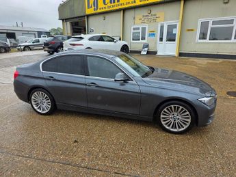 BMW 3 SERIES 3.0 330d Luxury Saloon 4dr Diesel Auto Euro 5 (s/s) (258 ps)