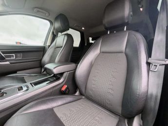 LAND ROVER DISCOVERY SPORT 2.0 TD4 SE Tech SUV 5dr Diesel Auto 4WD Euro 6 (s/s) (180 ps) NA