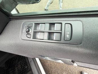 LAND ROVER DISCOVERY SPORT 2.0 TD4 SE Tech SUV 5dr Diesel Auto 4WD Euro 6 (s/s) (180 ps) NA