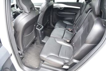 VOLVO XC90 2.0h T8 Twin Engine 10.4kWh Momentum SUV 5dr Petrol Plug-in Hybr
