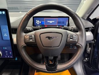 FORD MUSTANG MACH-E Extended Range 91kWh SUV 5dr Electric Automatic (294 ps)