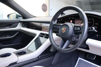 PORSCHE TAYCAN PERFORMANCE PLUS 93.4kWh TURBO 4WD