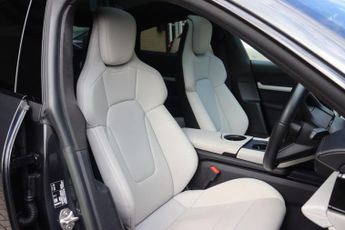 PORSCHE TAYCAN PERFORMANCE PLUS 93.4kWh TURBO 4WD