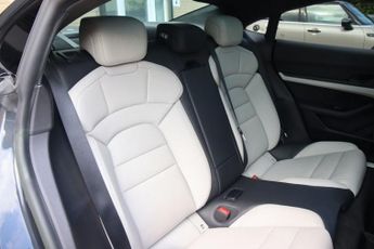 PORSCHE TAYCAN PERFORMANCE PLUS 93.4kWh TURBO 4WD