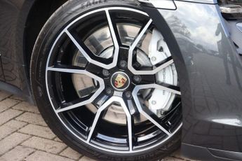 PORSCHE TAYCAN PERFORMANCE PLUS 93.4kWh TURBO 4WD