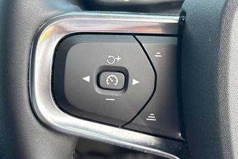 VOLVO XC40 Recharge 69kWh Core SUV 5dr Electric Auto (231 ps) Rear Park Ass