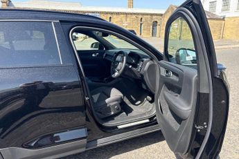 VOLVO XC40 Recharge 69kWh Core SUV 5dr Electric Auto (231 ps) Rear Park Ass