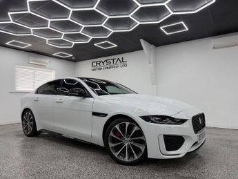 Jaguar XE 2.0 D200 MHEV R-Dynamic SE Black Saloon 4dr Diesel Auto Euro 6 (