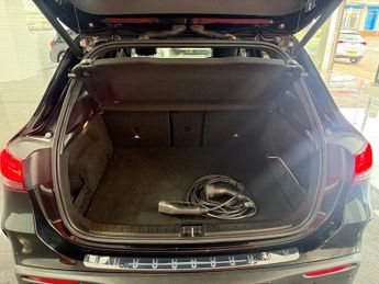 MERCEDES-BENZ EQA EQA 300 66.5kWh AMG Line SUV 5dr Electric Auto 4MATIC (228 ps)