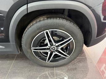 MERCEDES-BENZ EQA EQA 300 66.5kWh AMG Line SUV 5dr Electric Auto 4MATIC (228 ps)