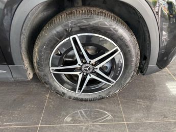 MERCEDES-BENZ EQA EQA 300 66.5kWh AMG Line SUV 5dr Electric Auto 4MATIC (228 ps)