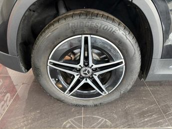 MERCEDES-BENZ EQA EQA 300 66.5kWh AMG Line SUV 5dr Electric Auto 4MATIC (228 ps)