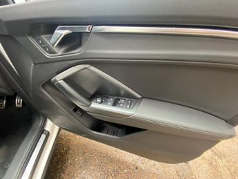 AUDI Q3 1.5 TFSI CoD 35 S line SUV 5dr Petrol S Tronic Euro 6 (s/s) (150