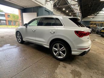 AUDI Q3 1.5 TFSI CoD 35 S line SUV 5dr Petrol S Tronic Euro 6 (s/s) (150