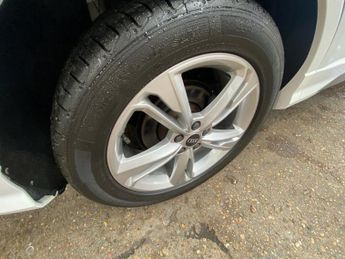 AUDI Q3 1.5 TFSI CoD 35 S line SUV 5dr Petrol S Tronic Euro 6 (s/s) (150