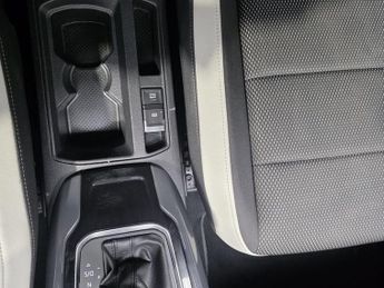 VOLKSWAGEN T-ROC 1.5 TSI GPF EVO SEL SUV 5dr Petrol DSG Euro 6 (s/s) (150 ps)