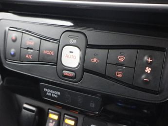 NISSAN LEAF 40kWh Tekna Hatchback 5dr Electric Auto (150 ps)