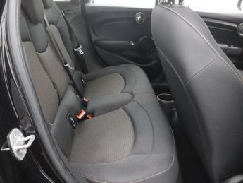 MINI HATCH 1.5 Cooper Classic Hatchback 5dr Petrol Manual Euro 6 (s/s) (136