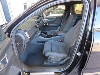 VOLVO XC40 Recharge 69kWh Core SUV 5dr Electric Auto (231 ps)
