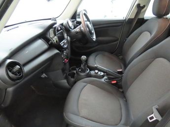 MINI HATCH 1.5 Cooper Classic Hatchback 5dr Petrol Manual Euro 6 (s/s) (136