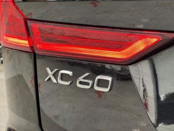 VOLVO XC60 2.0 T5 R-Design Pro SUV 5dr Petrol Auto AWD Euro 6 (s/s) (250 ps