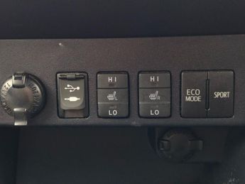 TOYOTA RAV4 2.2 D-CAT Invincible SUV 5dr Diesel Auto 4WD Euro 5 (150 ps)