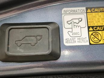 TOYOTA RAV4 2.2 D-CAT Invincible SUV 5dr Diesel Auto 4WD Euro 5 (150 ps)