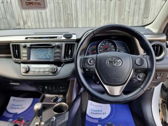 TOYOTA RAV4 2.2 D-CAT Invincible SUV 5dr Diesel Auto 4WD Euro 5 (150 ps)
