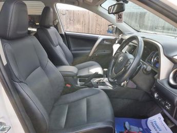 TOYOTA RAV4 2.2 D-CAT Invincible SUV 5dr Diesel Auto 4WD Euro 5 (150 ps)