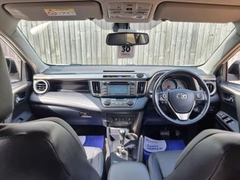 TOYOTA RAV4 2.2 D-CAT Invincible SUV 5dr Diesel Auto 4WD Euro 5 (150 ps)