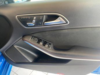 MERCEDES-BENZ A-CLASS 2.1 A200d AMG Line (Premium Plus) Hatchback 5dr Diesel 7G-DCT Eu