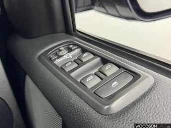 LAND ROVER DISCOVERY 4 3.0 SD V6 HSE SUV 5dr Diesel Auto 4WD Euro 5 (s/s) (255 bhp)