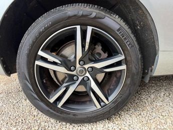 VOLVO XC60 2.0 T5 R-Design SUV 5dr Petrol Auto AWD 