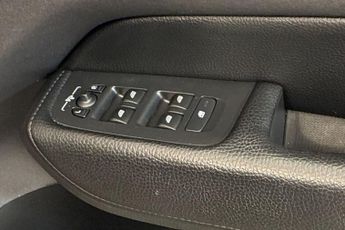VOLVO XC60 2.0h T6 Recharge 11.6kWh Inscription Expression SUV 5dr Petrol P