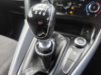 FORD FOCUS 1.0T EcoBoost Zetec Hatchback 5dr Petrol Manual Euro 6 (s/s) (12