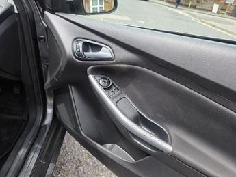 FORD FOCUS 1.0T EcoBoost Zetec Hatchback 5dr Petrol Manual Euro 6 (s/s) (12