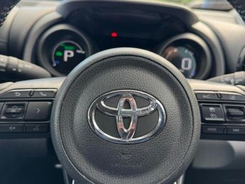 TOYOTA YARIS CROSS 1.5 VVT-h Icon SUV 5dr Petrol Hybrid E-CVT Euro 6 (s/s) (116 ps)