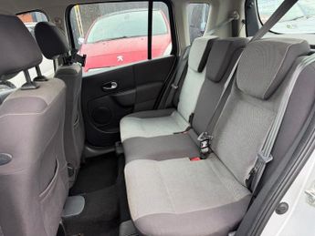 RENAULT GRAND MODUS 1.5 dCi Dynamique MPV 5dr Diesel Quickshift Euro 4 (86 ps)