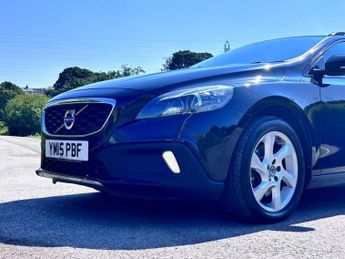 VOLVO V40 CROSS COUNTRY 2.0 D2 Lux Hatchback 5dr Diesel Auto Euro 6 (s/s) (120 ps)