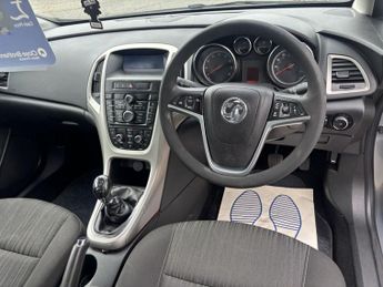 VAUXHALL ASTRA 1.6 16v Excite Hatchback 5dr Petrol Manual Euro 5 (115 ps)