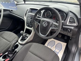 VAUXHALL ASTRA 1.6 16v Excite Hatchback 5dr Petrol Manual Euro 5 (115 ps)